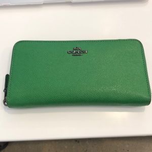 Coach Accordion Zip Wallet - Green/Gunmetal